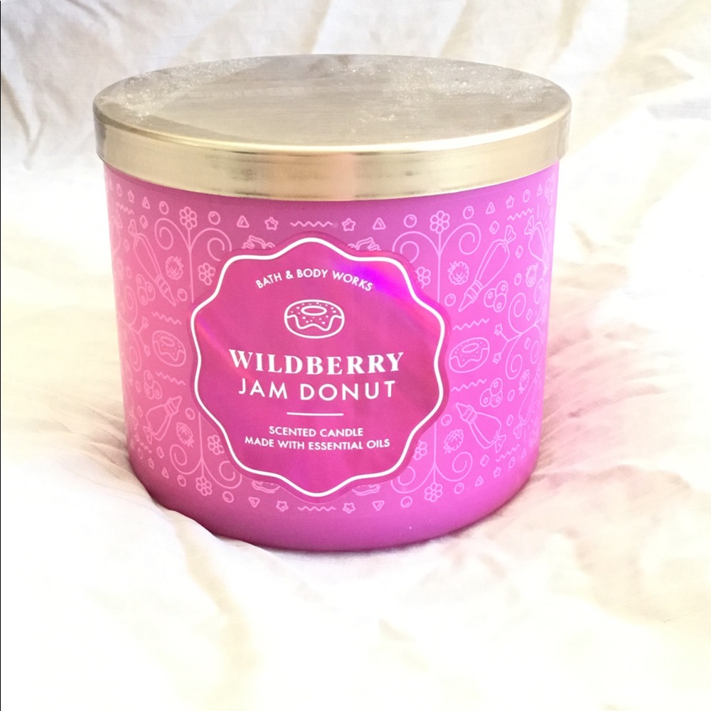 Bath and Body Works Wild Berry Jam Donut Scented Three Wick Candle NWT